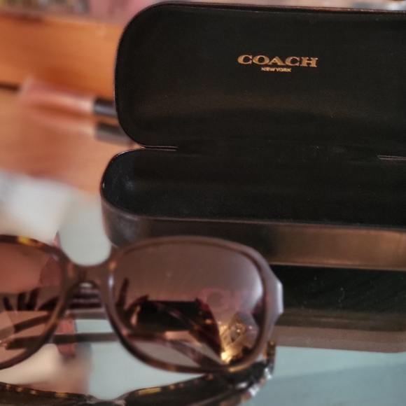 Coach sunglasses - Picture 4 of 5